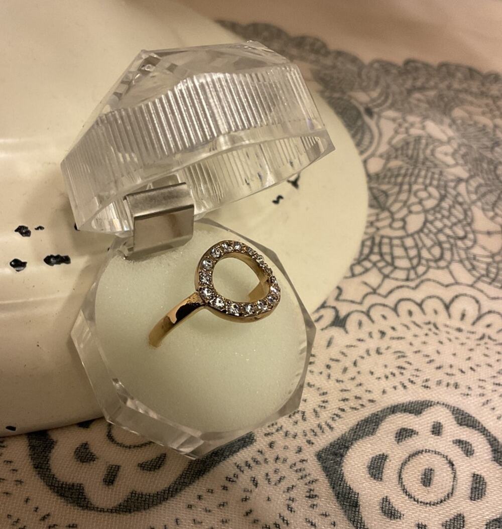 New CN Goldtone Clear Rhinestone Ring Size 10 1/4